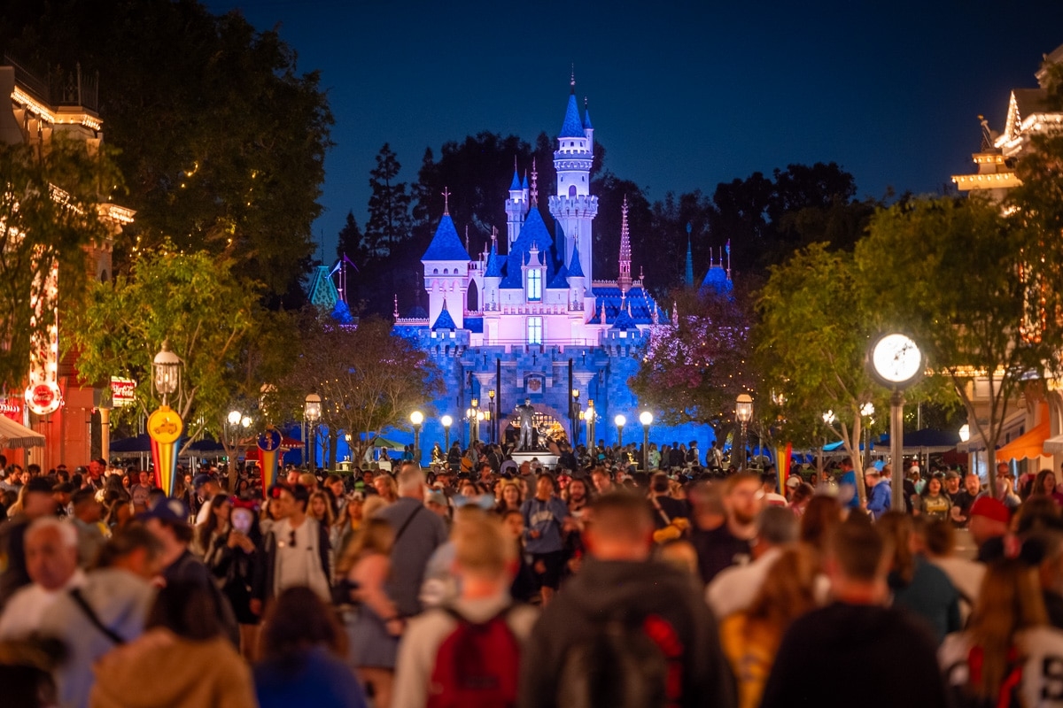 Best U0026 Worst Weeks To Visit Disneyland In 2025 U0026 2026 Disney 