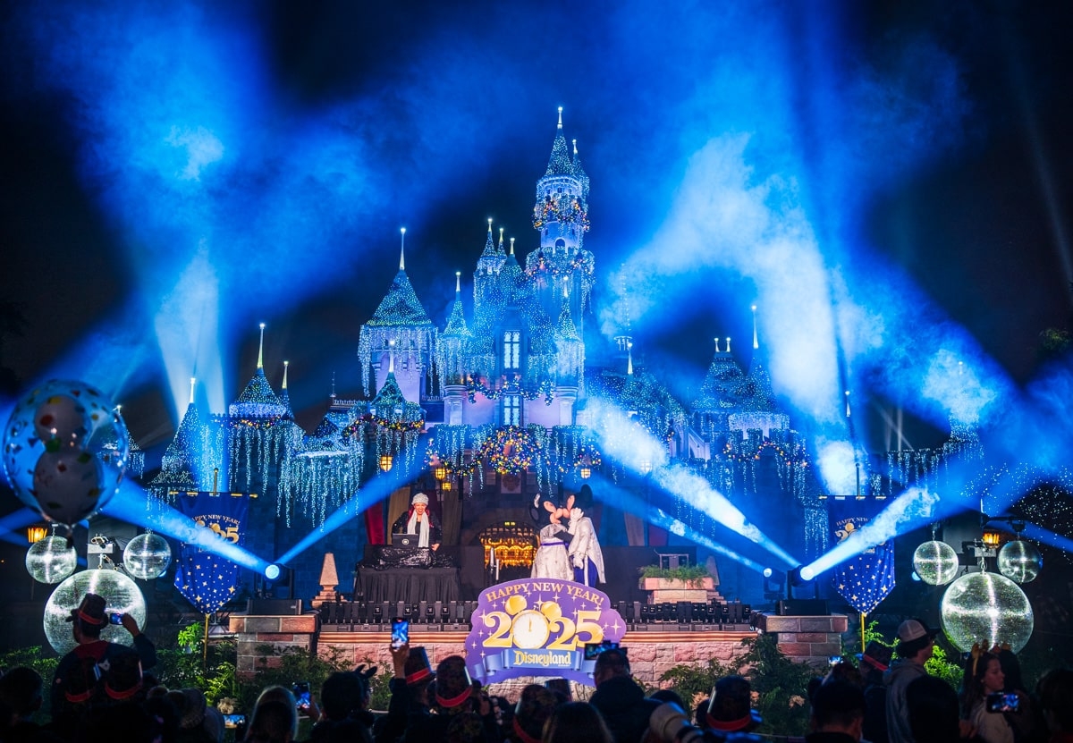 Best U0026 Worst Weeks To Visit Disneyland In 2025 U0026 2026 Disney 