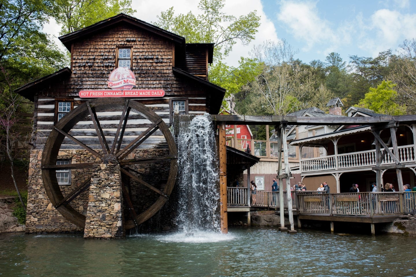 The Ultimate Guide To Visiting Dollywood In Tennessee 2025 
